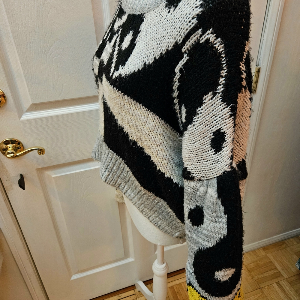 UO Urban Outfitters Lennon Jacquard Cropped Black and White Patterned Sweater L - Picture 11 of 11